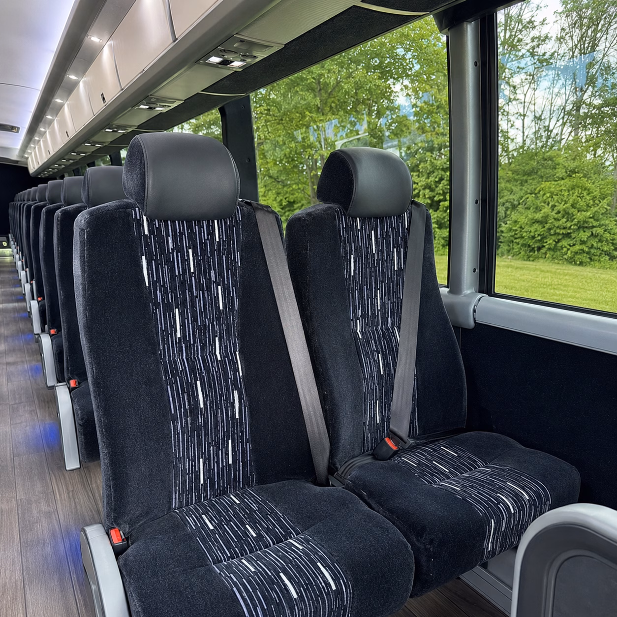 bus rentals for the macomb county wine trail out of warren