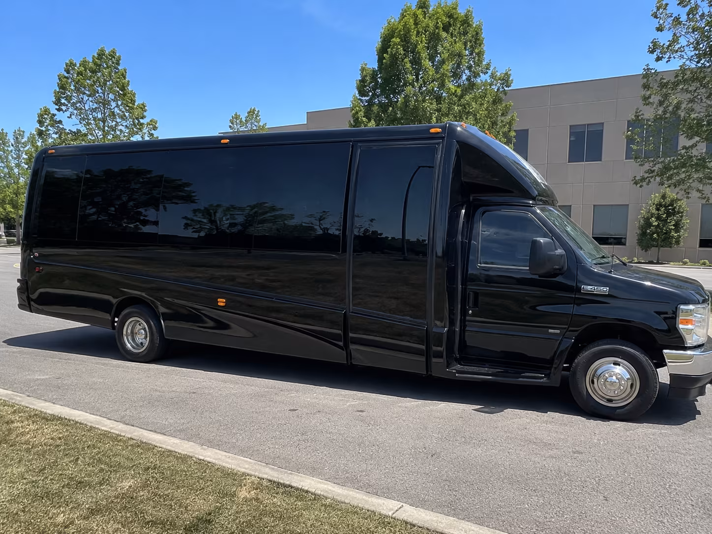 party buses and charter buses to pine knob music theatre