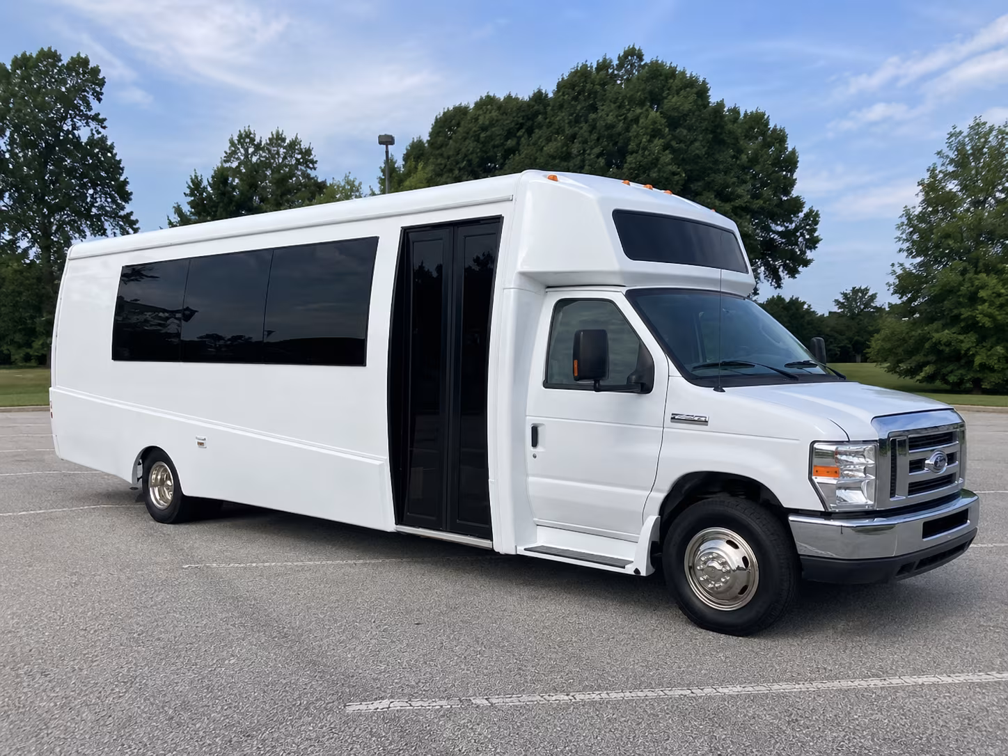 warren 18 passenger party bus